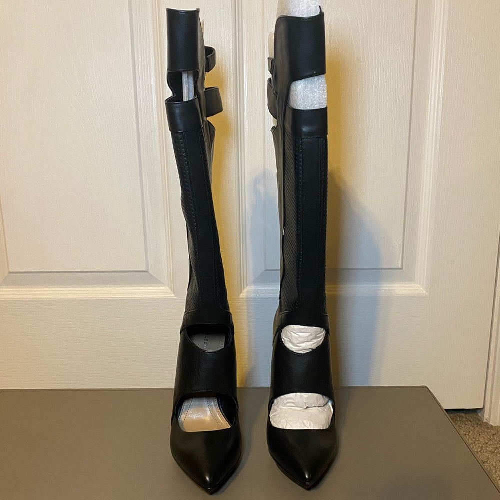 BCBGMAXAZRIA Boots Size 5.5